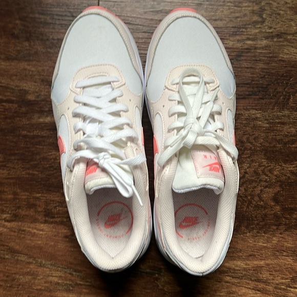 Nike Air Max Shoes - Picture 1 of 5
